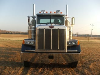 2001 peterbilt used commercial truck.jpg