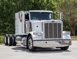 2017 peterbilt new commercial truck.jpg